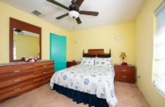 Key Lime Cottage 2 Bedroom Home Hotels in 