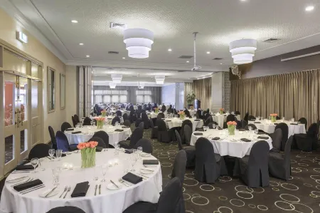 Dorset Gardens Hotel Отели рядом с достопримечательностью «Хеленс Хилл Эстейт»