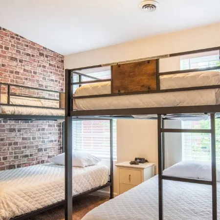 Spacious 4-bedroom house with plenty of amenities in Downtown Albany