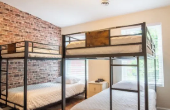 Spacious 4-bedroom house with plenty of amenities in Downtown Albany