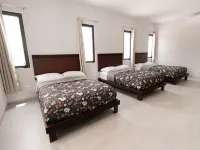 Water Front property for large families. With all the amenities you need. Hotels in Chelem