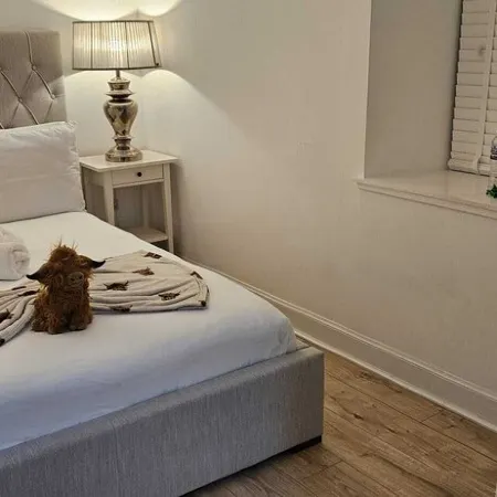 Modern, pet-friendly studio, close to Scotlands best golf courses!