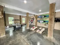 Waterfront Retreat Getaway with Gameroom Firepit Fishing Kayaks Hotels in Dickinson