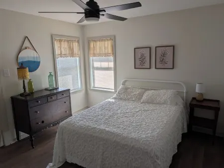 3-bedroom house with WiFi and AC in Lindale close to downtown and I-20