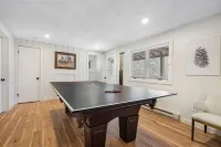 Hot Tub + Pool Table + Resort Access + Fast Wifi