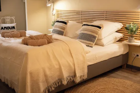 Charming 1-bedroom house in Nébias Отели в г. Бренак