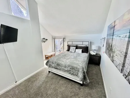 Modern Coastal Retreat Near the Beach & Golf - Sleeps 4