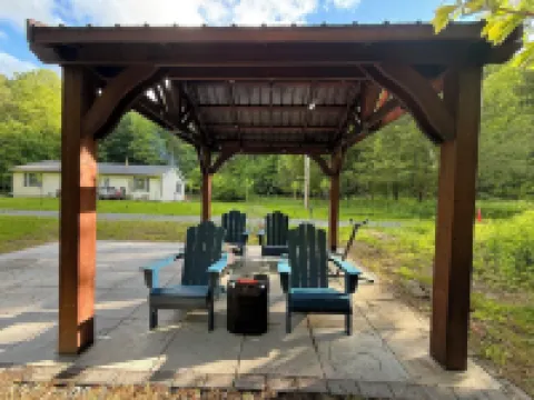 Welcome to The Creek Side House – A Tranquil Retreat in the Catskills Hotels in Neversink