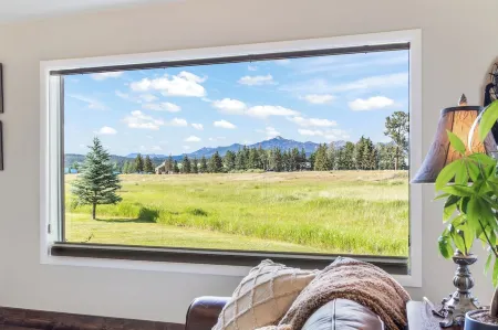 Peaceful Mountain Retreat that sleeps 7, views of Pagosa Peak & Bonus Workspace!