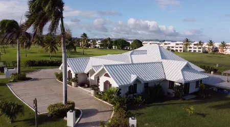 The Fairway Villa: A luxe 6BR retreat in Tobago, ready July 2025! Sleeps 20-26.