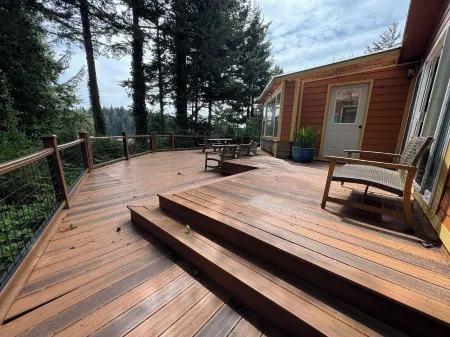 Home on South Slough Отели рядом с достопримечательностью «Cape Arago Lighthouse»