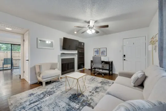 25% Off 1Bd DFW, Hwy183/161, Private Yard - Irving I49