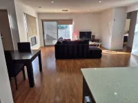 4 Bedroom House in Werribee Hotels in Werribee