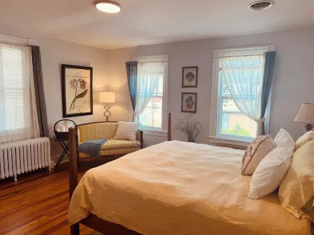 Magnolia Wind elegant 3 BR 1BA loft apartment park for free and walk downtown