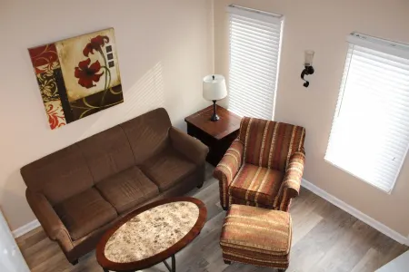 Lofts for weekly rentals! 2 miles from historic downtown.