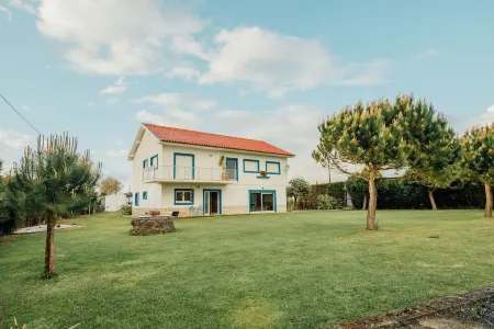 Beachfront villa in Esposende