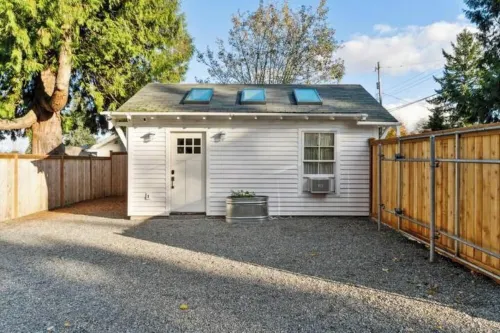 Elegant & Romantic Farmhouse, Natural Light!