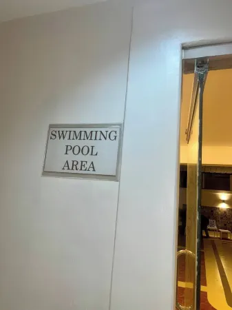 Condo Near Airport Okada MOA w/ 60 inch smart TV Отели рядом с достопримечательностью «Сейнт Джеймс Грэйт Пэриш»