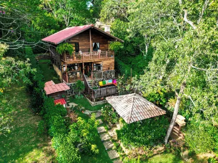 Charming 2-bedroom cabin in private condominium Отели в г. Салькоатитан