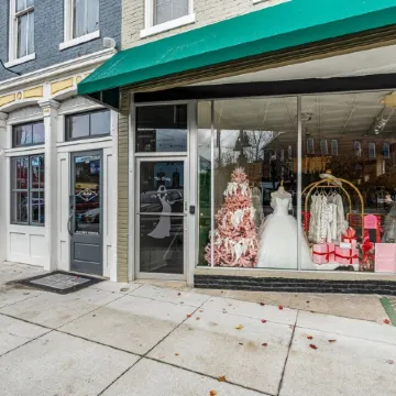 The Betty - Entire rental unit in New Albany, Indiana Sleeps 8