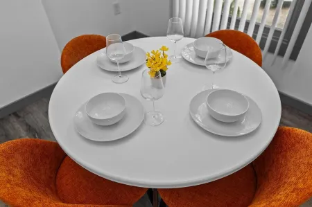 Charming 1-bedroom condo in idyllic Washington~Walk to Waterfront!