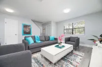 Newly Renovated 2-bedroom apartment By Sawgrass