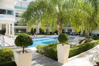 Luxurious & Cozy 2BR Condo 5 Minutes Walk to the Beach - Pools