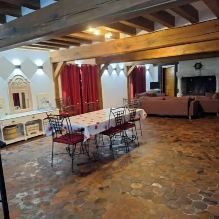 Lovely Traditional Manor new 2025 Pool (Group Up to 26x)