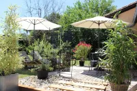 A natural, cocooning escape just 25 minutes from Bordeaux. Hotel di La Lande-de-Fronsac
