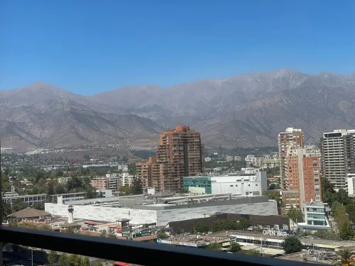 Fantastic location, subway, commerce, mall, parking, A/C, king bed