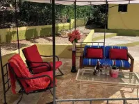 Tropical Treasure: 4 BR Oasis in the Hills of JA Hotels in Mandeville