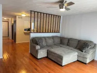 Charming 2-bedroom apartment in wonderful Jefferson City with WiFi, AC