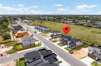 Perfect location 3-bedroom house with AC in charming Mission. Gated Community.