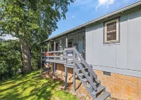 Welcome to Raven's Nest! Great Views and Easy Access in All Weather. Hotel a Maggie Valley