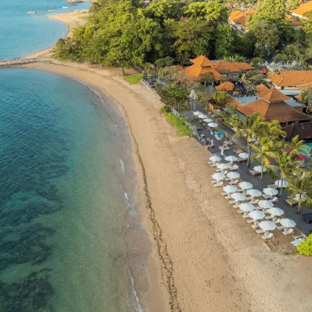 Griya Santrian a Beach Resort Отели рядом с достопримечательностью «Пляж Сегара»