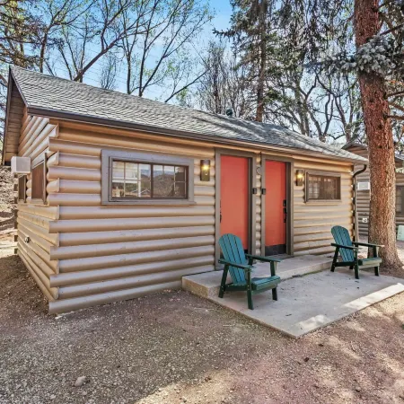 Timber Lodge Cabin 12 Отели рядом с достопримечательностью «Музей Гоуст Таун (Город-Призрак)»