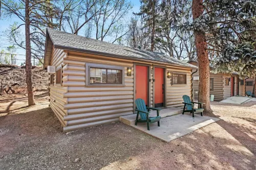Timber Lodge Cabin 12 - Homestays