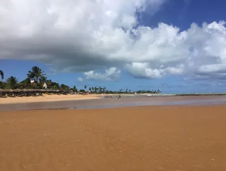 Excellent house with pool deck and support, located 200m from Tabuba beach