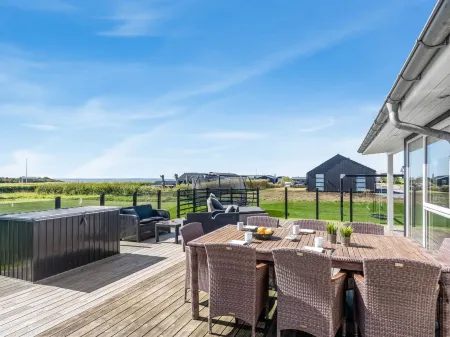 "Ginia" - 150m to the Fjord