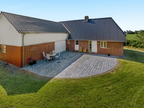 "Rahild" - 10km from the sea - Homestays