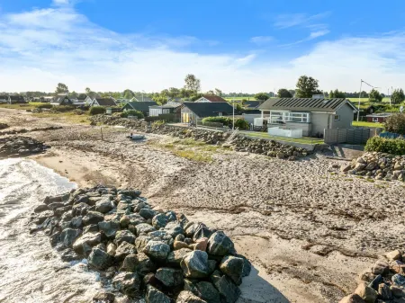 "Diderik" - 5m from the sea Отели в г. Otterup