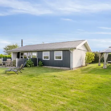 "Gudrun" - 250m from the Sea