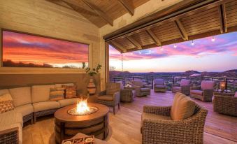 Luxury Hill Country Villa with Pool-Hot Tub-Views