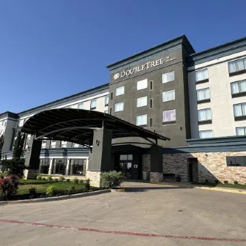 DoubleTree by Hilton Fort Worth Fossil Creek Отели рядом с достопримечательностью «Fort Worth Herd Longhorn Cattle Drive»