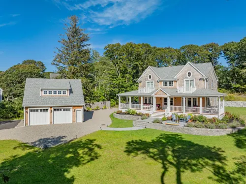 Charming Retreat with Outdoor Shower and Basketball Court - Spacious Oasis 하리치 포트 호텔