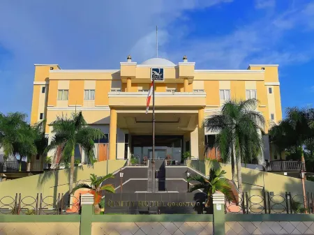Hotel Grand Q Gorontalo Отели в г. Горонтало