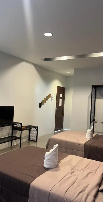 ห้องทวินริมสระว่ายน้ำ