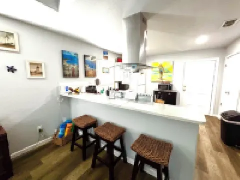 PRIME LOCATION IMMACULATE COZY GETAWAY MINUTES FROM BEACH &DOWNTOWN