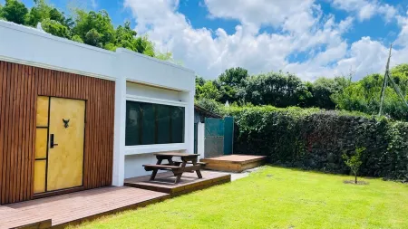 Jeju Heukbabaek Sajinsok Haru Отели рядом с достопримечательностью «Dolgeobugi Suseok Bakmulkwan»