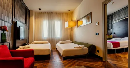 Vértice Sevilla Aljarafe Отели рядом с достопримечательностью «SALA FANTASIA»